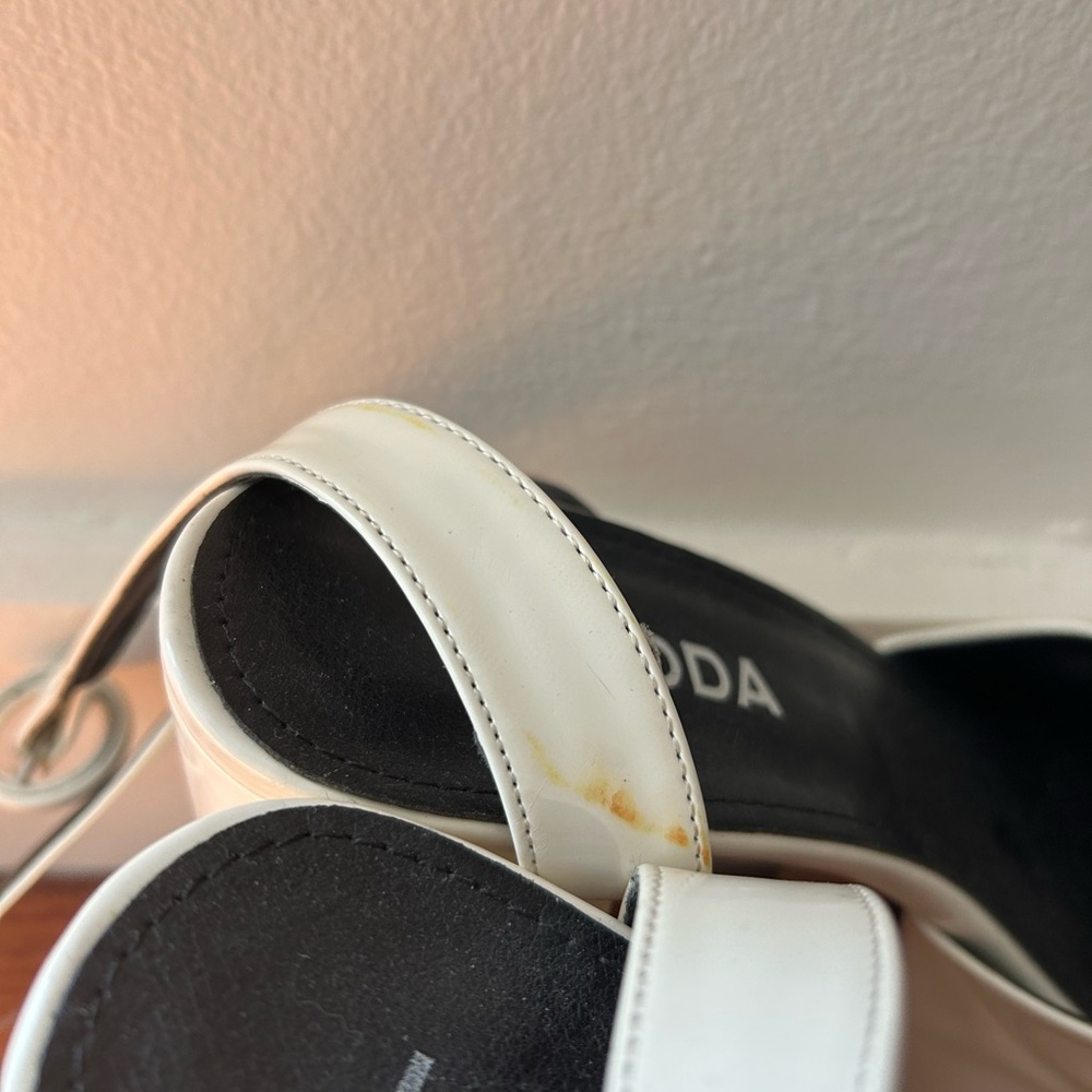 La Moda Cream Platform Heels - Picture 3 of 6